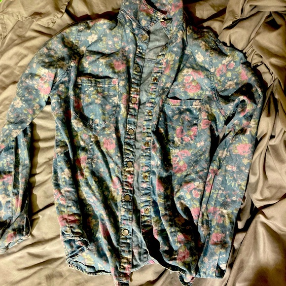 Floral light blue jean jacket from Mossimo - Picture 3 of 6